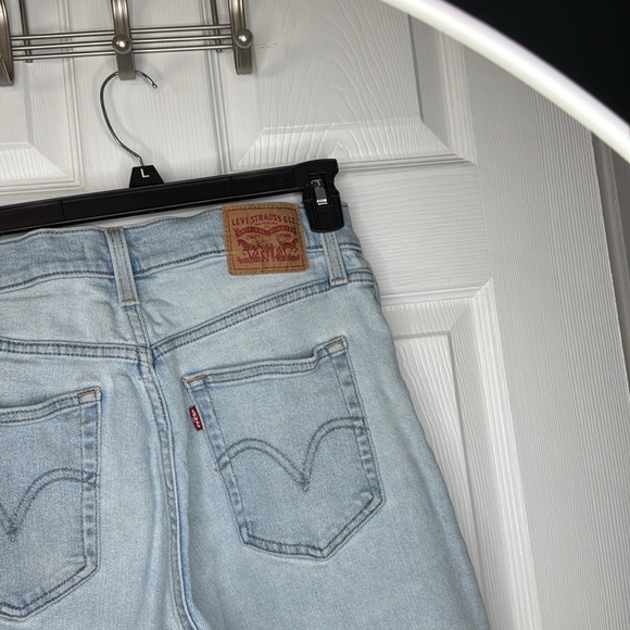 LEVIS Women’s Stretch High Waisted Mom Light Blue Jeans. Sz 30. - Picture 4 of 5